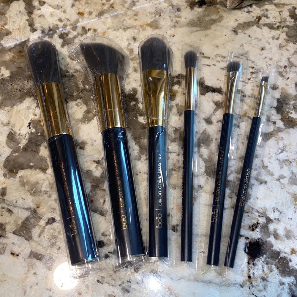 Pro Brush Essentials Kit - Picture 2 of 5